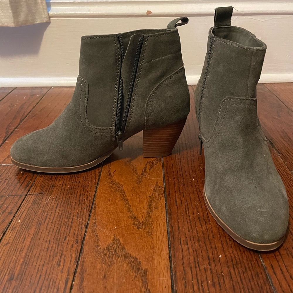 Shoes - Picture 2 of 3
